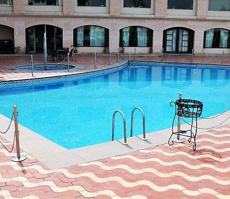Hotel Ark Continental Rudrapur Kültér fotó